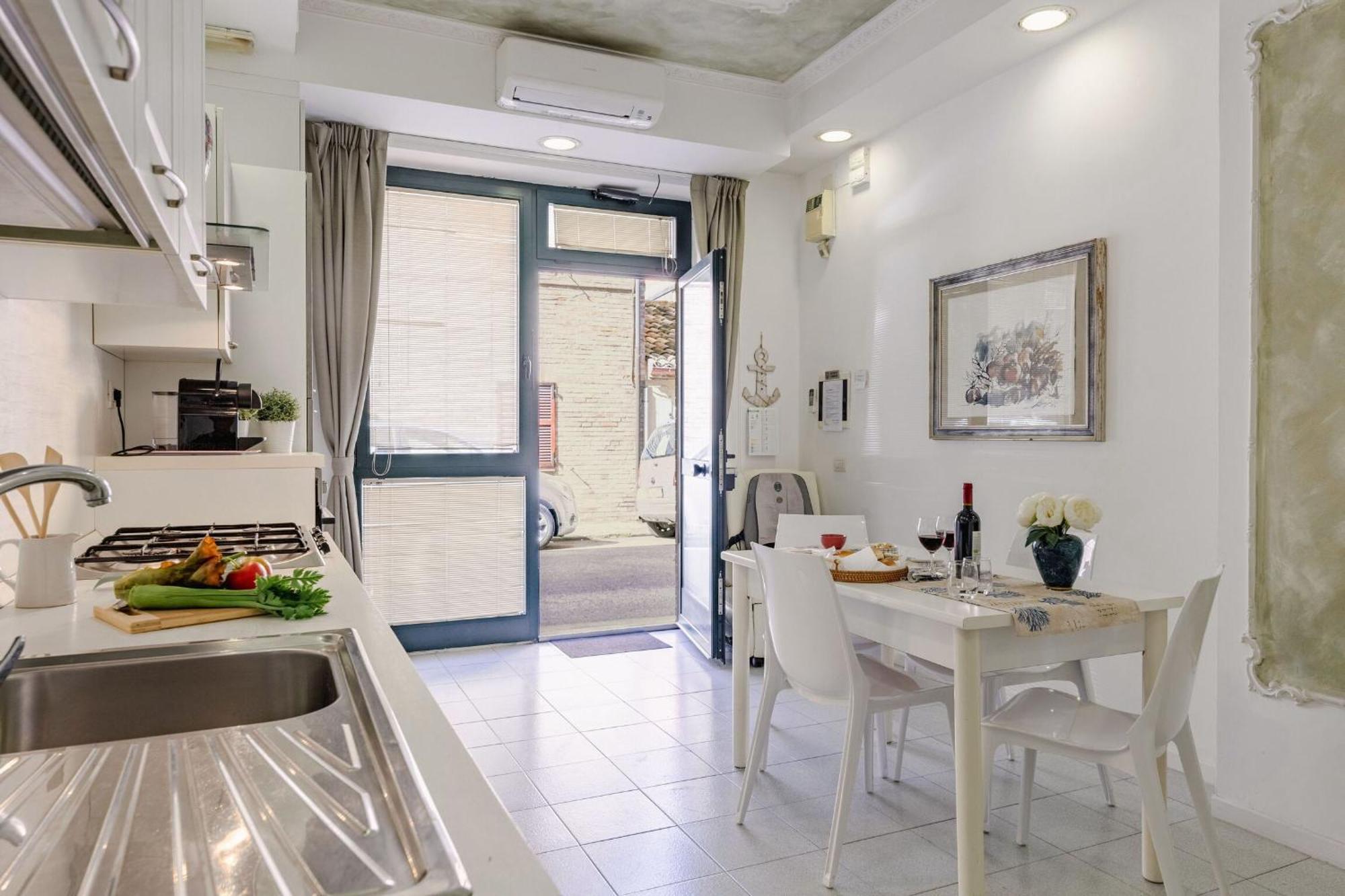 Italian Experience-La Rondine Apartment Порто Реканати Екстериор снимка